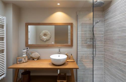 Centre House | Cottage Livingstone by Cocoonr