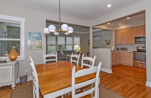 Bald Head Island House | Cottage located in the middle of the island and amenities. Screened in porch and open concept living