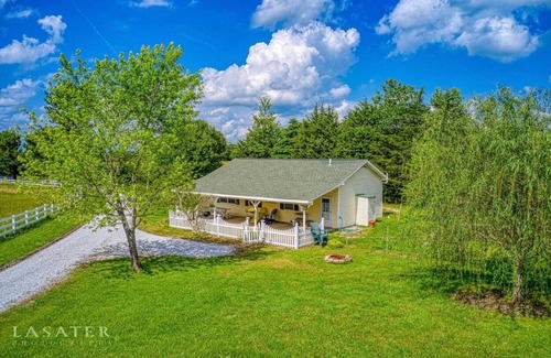 Harrison Cottage | Cottage located in the Heart of the Ozark Mountains close to floating and hiking