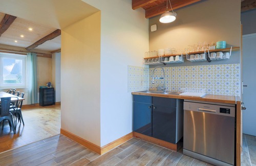 Saint-Michel-en-Greve House | Cottage 'Maison Familiale 12 Pers Proche Mer' with Shared Terrace and Wi-Fi