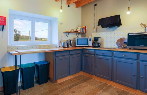 Saint-Michel-en-Greve House | Cottage 'Maison Familiale 12 Pers Proche Mer' with Shared Terrace and Wi-Fi