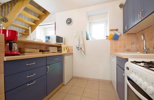 Crach Cottage | Cottage 'Mon Nid' with Private Terrace, Shared Garden and Wi-Fi