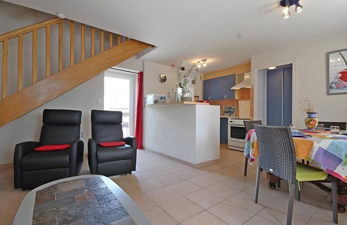 Crach Cottage | Cottage 'Mon Nid' with Private Terrace, Shared Garden and Wi-Fi