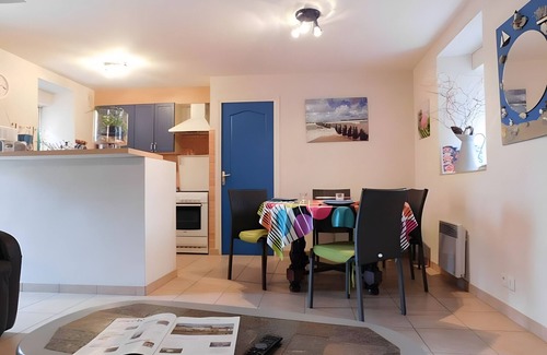Crach Cottage | Cottage 'Mon Nid' with Private Terrace, Shared Garden and Wi-Fi