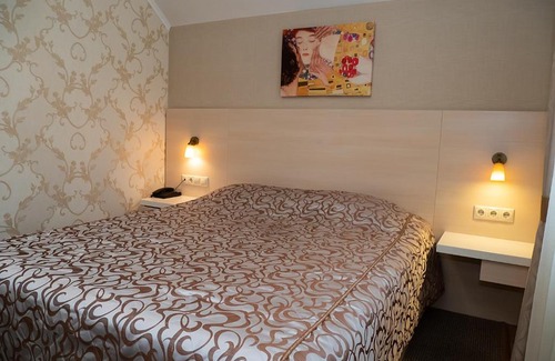Yekaterinburg Hotel | Cottage na Zelenom