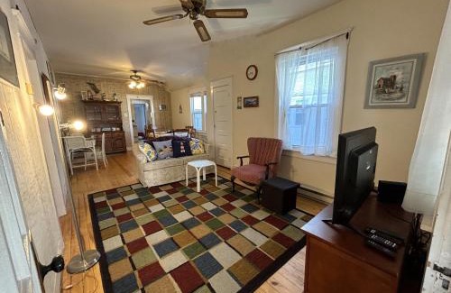 North End House | Cottage near beach and boards!