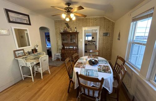 North End House | Cottage near beach and boards!