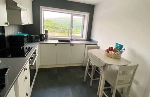 Penisarwaun House | Cottage Near Snowdon With hot Tub, ice Barrel & EV Charger
