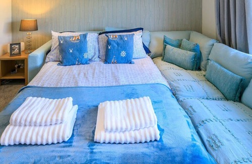 Saundersfoot Cottage | Cottage near the sea, with parking, Good Wi-fi (sleeps up to 6)