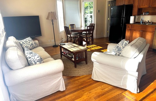 Marylhurst House | Cottage next to historical home in Lake Oswego