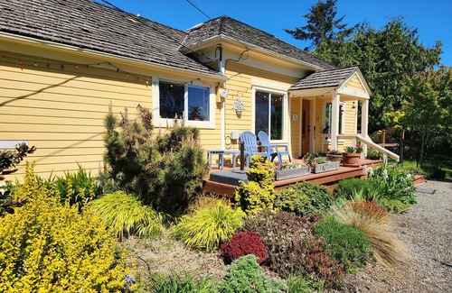 Port Townsend House | Cottage, North Beach. Entire House and grounds. Country Charm.