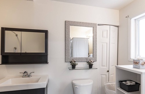 Squamish House | Cottage on Bear Claw Estate , Close to great outdoor activities