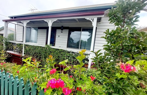 Drouin House | Cottage on Church Drouin - Middle of Everywhere