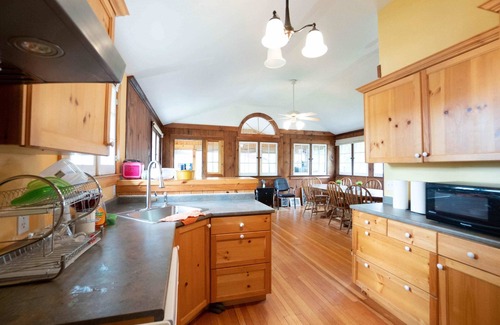 Crystal Beach House | Cottage on Crystal Beach | 3BR & BBQ!