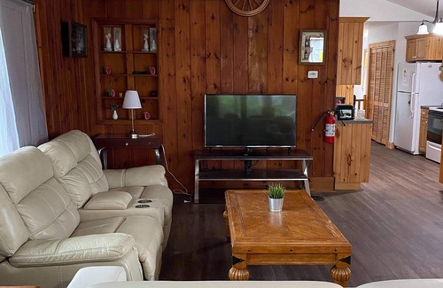 Crystal Beach House | Cottage on Crystal Beach | 3BR & BBQ!