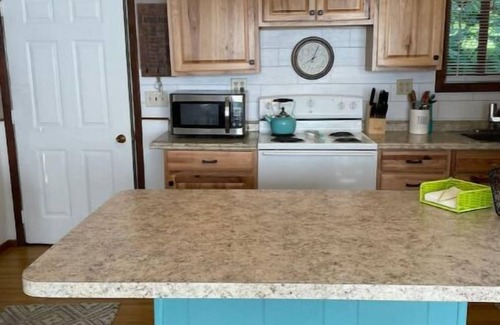 Brackney Cottage | Cottage on Laurel Lake, perfect for a family