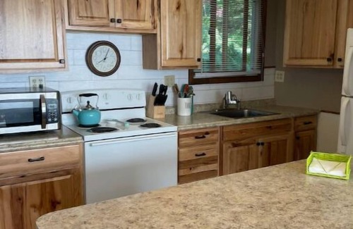 Brackney Cottage | Cottage on Laurel Lake, perfect for a family
