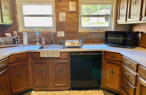 Brackney Cottage | Cottage on Laurel Lake with Garage Loft that sleeps up to 15