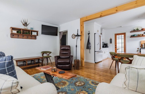 Pine Grove House | Cottage on Sweet Arrow Lake