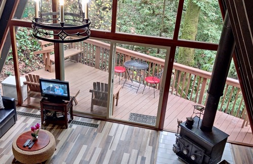 Felton Cottage | Cottage on the Creek/Nestled Under the Redwoods