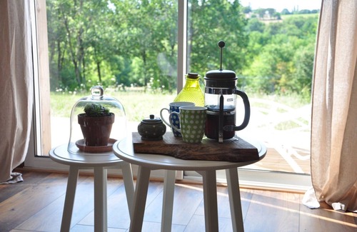 Tabanac House | Cottage on the farm BIO, independent wooden house, on the hillside of the Garonne