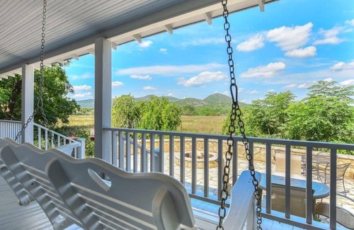 Leakey House | Cottage on the Frio River