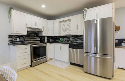 York - Haig Cottage | Cottage on the Water | Hot Tub | 15 min to Beach, Wineries, Niagara Falls |