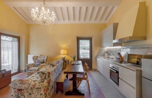 Radda in Chianti Cottage | Cottage "Podere in Volpaia" with Garden & Wi-Fi