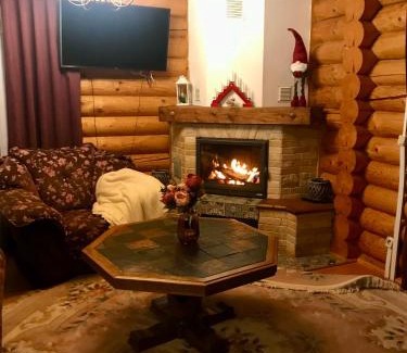 Bukovel Cabin | Cottage PolyaNitsa окремий котедж з каміном