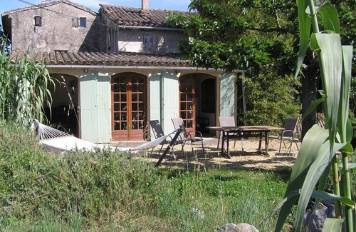 Sauve Cottage | Cottage, POOL, 3 Bedrooms, sleeps 5, its own shady garden, WIFI in meadowland