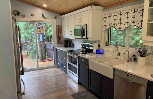 Kincardine House | Cottage Rental close to lake Huron beach!