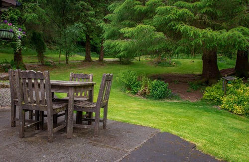 Strathyre Cottage | Cottage retreat in wooded secluded private grounds