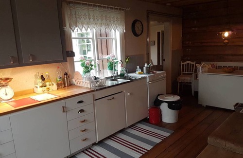 Skinnskatteberg Municipality Ski Chalet | Cottage right by the lake in Bergslagen with sauna and boat