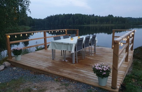 Skinnskatteberg Municipality Ski Chalet | Cottage right by the lake in Bergslagen with sauna and boat