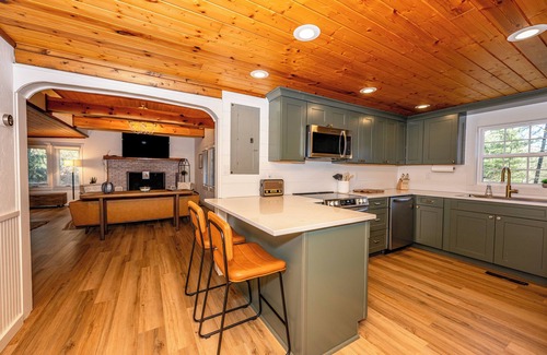 Cashiers Cottage | Cottage Right in Downtown Cashiers Walk to Everywhere!