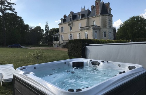 Jarze Cottage | Cottage (Sellerie sleeps 6) set in the magnificent grounds of a Chateau