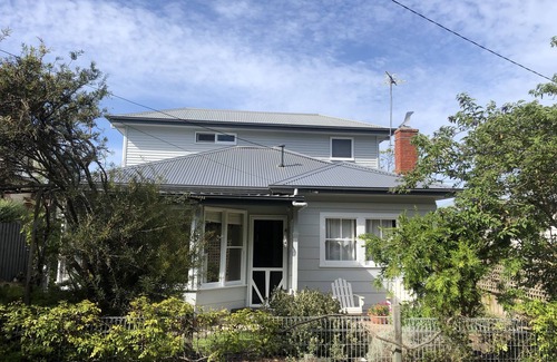Queenscliff House | Cottage short walk to main street and Santa Casa beach