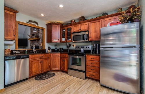 Blue Eye Cottage | Cottage sitting on 40 Acres! Dog Friendly! Pool Table Private Hot Tub, Car Charger