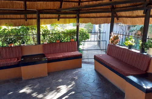 Harare House | Cottage - Sleeps 4, Pool & Private Parking