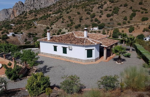 Alora House | Cottage sleeps 8 with pool and barbecue