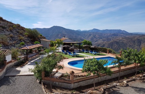 Alora House | Cottage sleeps 8 with pool and barbecue