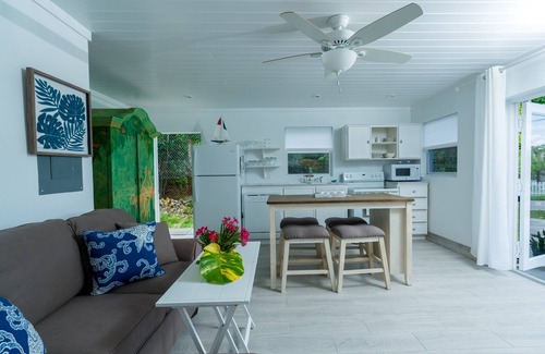Spanish Wells House | Cottage steps from Private Beach! Lovely Ocean Views