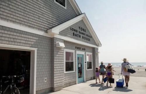 York Beach Cottage | Cottage steps from Long Sands