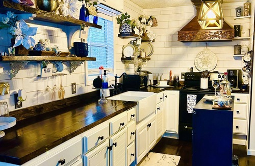 Hopkins House | Cottage Tree House B&B