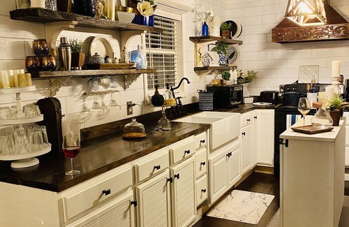 Hopkins House | Cottage Tree House B&B
