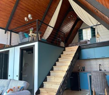 Stepantsminda Apartment | Cottage Veranda