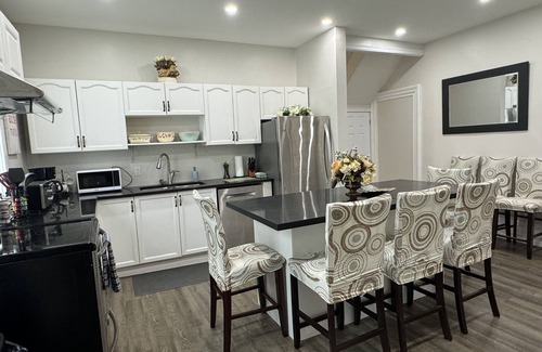 Barrie Cottage | Cottage W LAKE VIEWS, beside waterfront trail and steps from beach