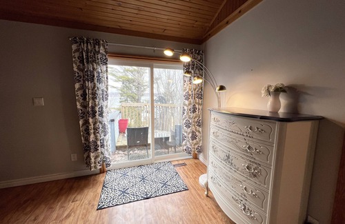 Barrie Cottage | Cottage W LAKE VIEWS, beside waterfront trail and steps from beach