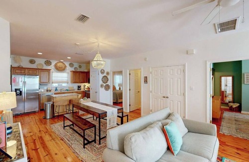 Fort Morgan House | Cottage with Beach access & pools-Sleeps 6-WIFI
