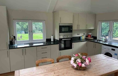 Farnham Apartment | Cottage with heated indoor pool & tennis court - 2142